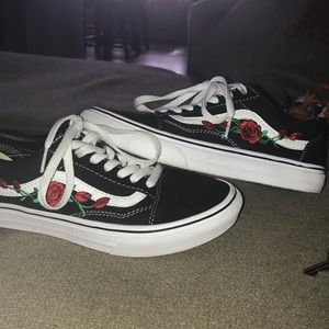 RARE BRAND NEW black old school vans with roses